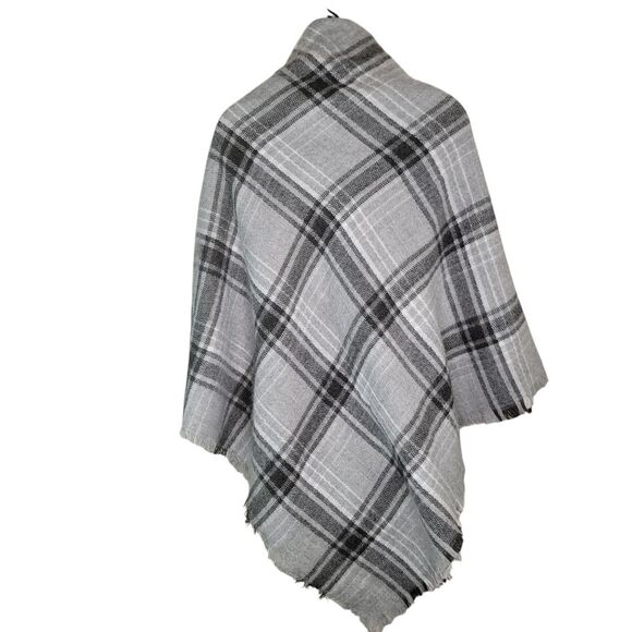 Max Studio Nwt Plaid Fringe Poncho Scarf Wrap One Size - Picture 2 of 7